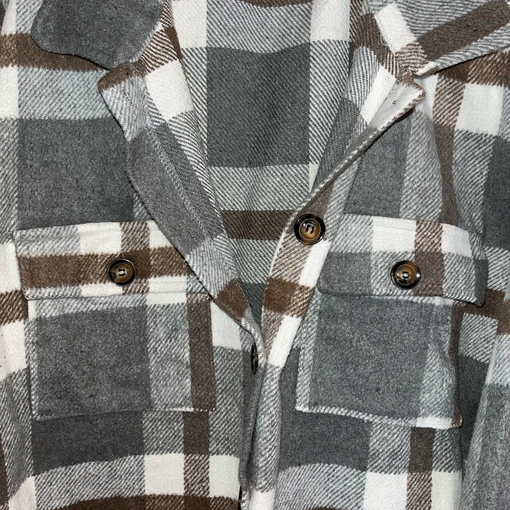 Shacket - Picture 2 of 4